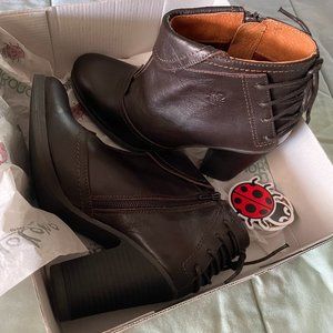 Yokono Heeled Leather Ankle Boot